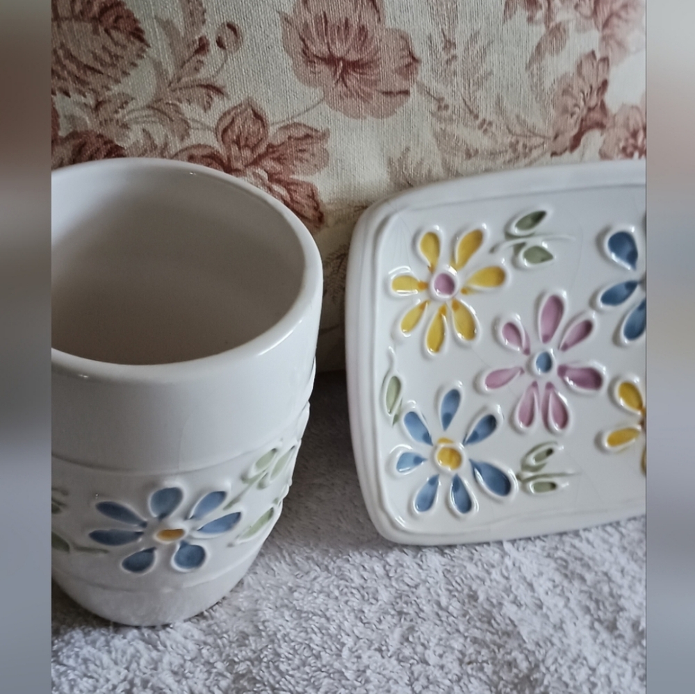 Floral Ceramic Set with White Base - Picture 2 of 5